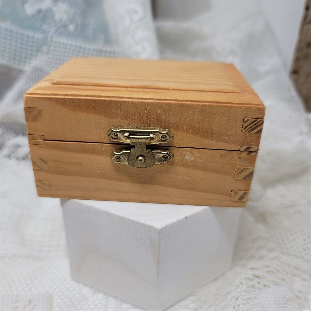 Sweet Vintage Wood Box Tongue & Groove